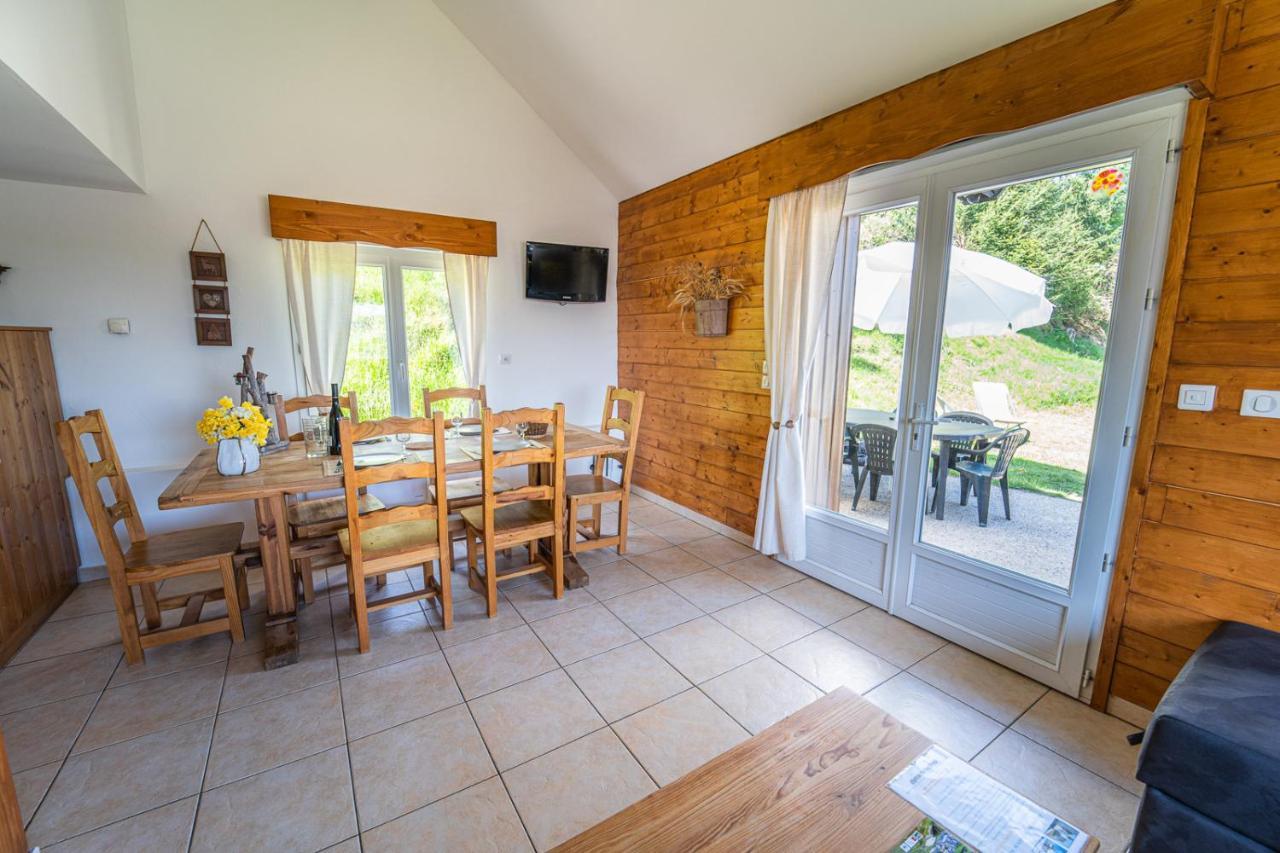 Village De Gites Les Chalets De L'Aubrac Омон-Обрак Экстерьер фото