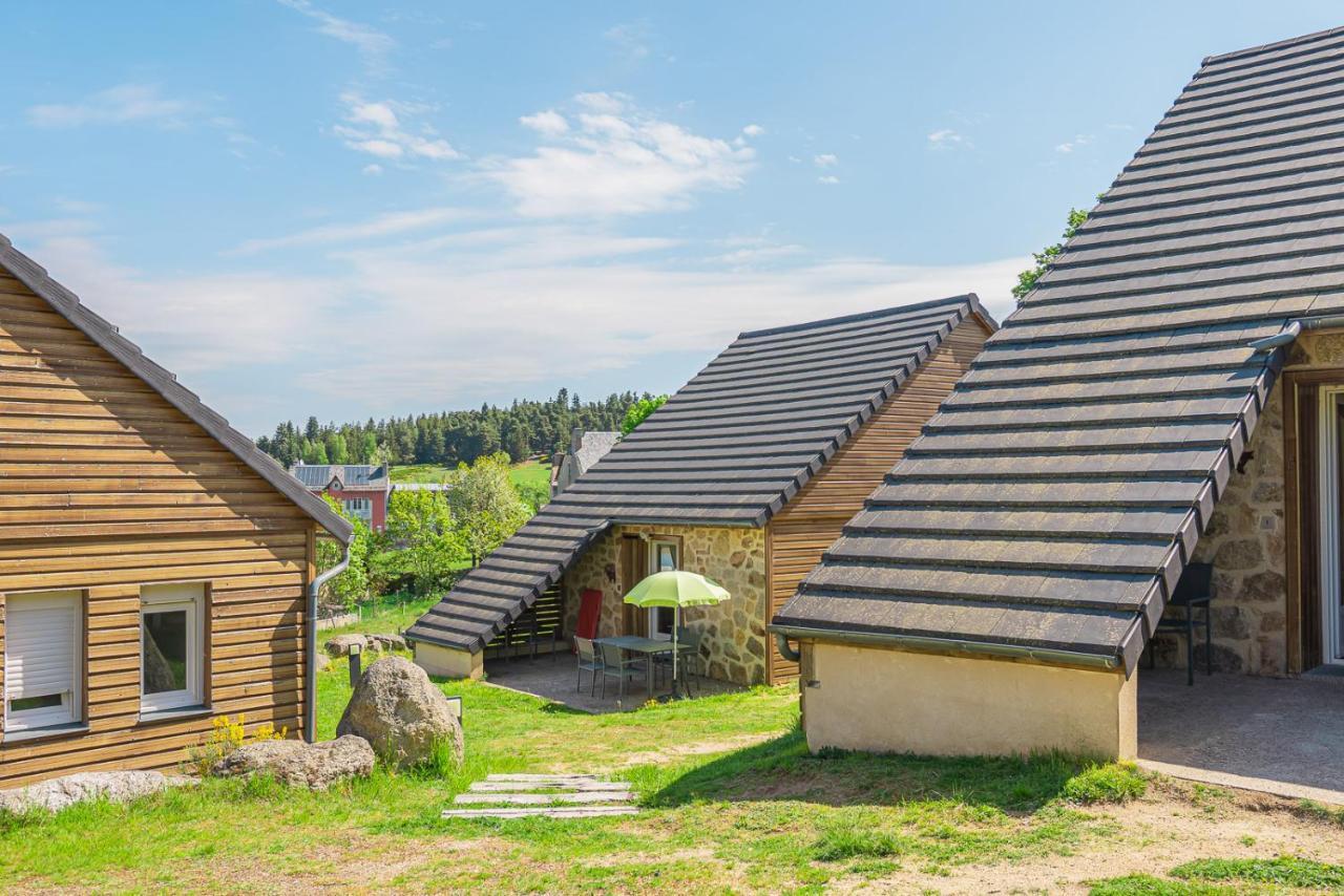 Village De Gites Les Chalets De L'Aubrac Омон-Обрак Экстерьер фото
