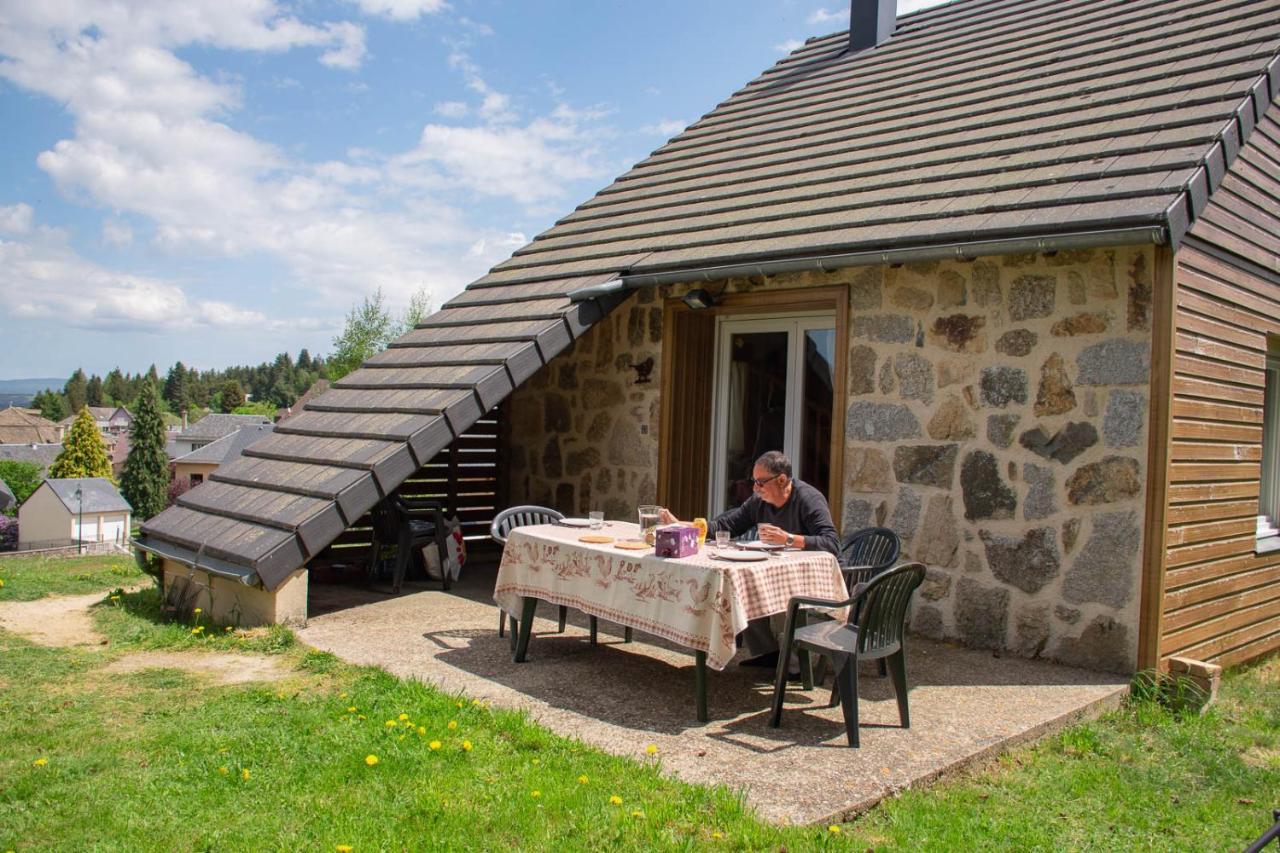 Village De Gites Les Chalets De L'Aubrac Омон-Обрак Экстерьер фото